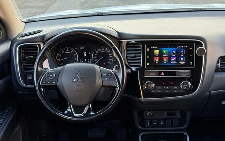 Mitsubishi Outlander III рестайлинг 3, 2019 год, 1 650 000 рублей, 17 фотография