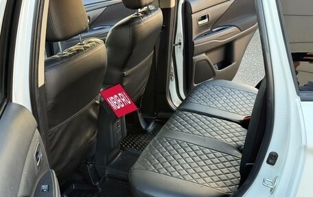Mitsubishi Outlander III рестайлинг 3, 2019 год, 1 650 000 рублей, 14 фотография