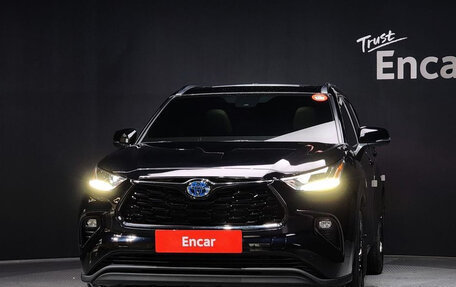 Toyota Highlander, 2023 год, 4 756 469 рублей, 3 фотография
