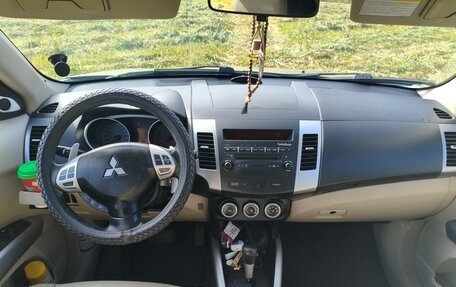 Mitsubishi Outlander III рестайлинг 3, 2008 год, 950 000 рублей, 9 фотография