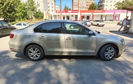 Volkswagen Jetta VI, 2013 год, 990 000 рублей, 3 фотография