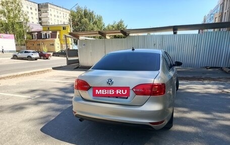 Volkswagen Jetta VI, 2013 год, 990 000 рублей, 4 фотография