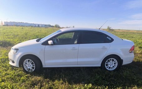 Volkswagen Polo VI (EU Market), 2012 год, 700 000 рублей, 2 фотография