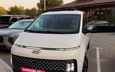 Hyundai Staria, 2021 год, 4 680 000 рублей, 2 фотография