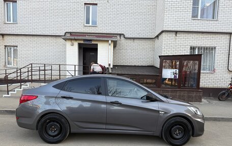 Hyundai Solaris II рестайлинг, 2011 год, 800 000 рублей, 4 фотография