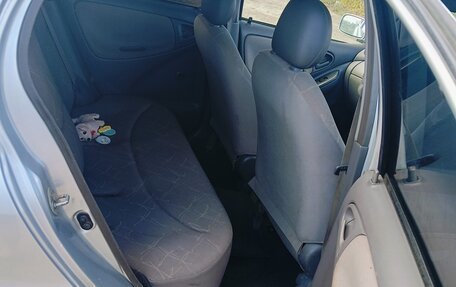 Toyota Platz, 2002 год, 260 000 рублей, 3 фотография