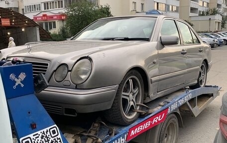Mercedes-Benz E-Класс, 1997 год, 290 000 рублей, 2 фотография