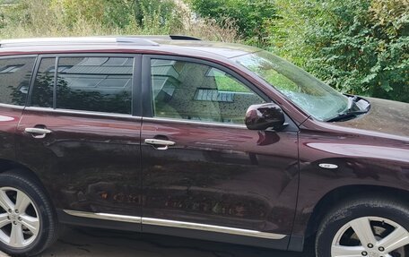 Toyota Highlander III, 2011 год, 2 300 000 рублей, 2 фотография