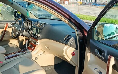 Toyota Highlander III, 2011 год, 2 300 000 рублей, 6 фотография