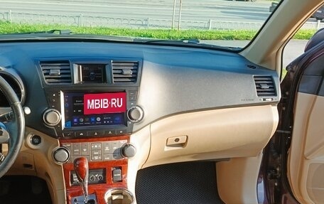 Toyota Highlander III, 2011 год, 2 300 000 рублей, 7 фотография
