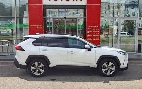 Toyota RAV4, 2020 год, 3 170 000 рублей, 4 фотография