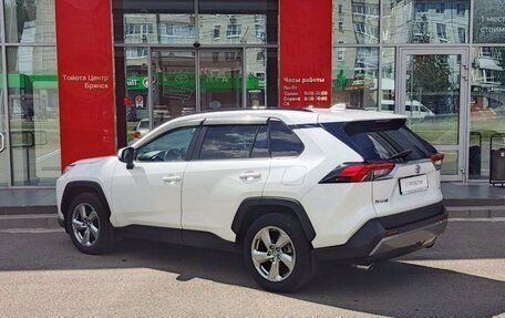 Toyota RAV4, 2020 год, 3 170 000 рублей, 7 фотография