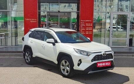 Toyota RAV4, 2020 год, 3 170 000 рублей, 3 фотография