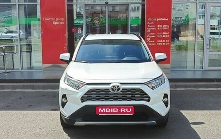 Toyota RAV4, 2020 год, 3 170 000 рублей, 2 фотография