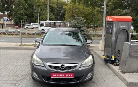 Opel Astra J, 2010 год, 720 000 рублей, 1 фотография