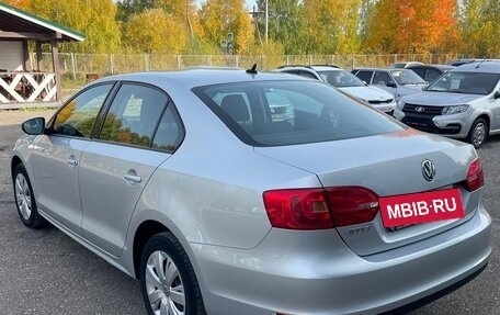 Volkswagen Jetta VI, 2013 год, 1 050 000 рублей, 2 фотография