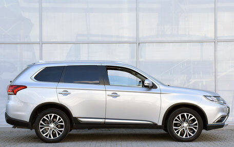 Mitsubishi Outlander III рестайлинг 3, 2018 год, 2 499 000 рублей, 4 фотография