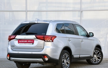 Mitsubishi Outlander III рестайлинг 3, 2018 год, 2 499 000 рублей, 3 фотография