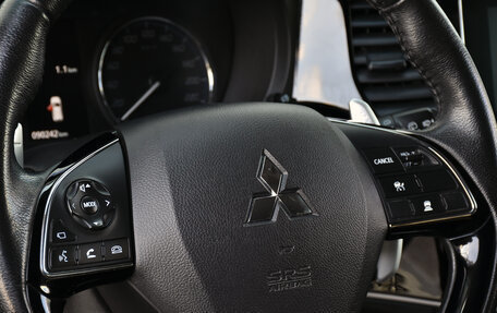 Mitsubishi Outlander III рестайлинг 3, 2018 год, 2 499 000 рублей, 18 фотография