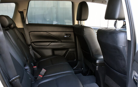 Mitsubishi Outlander III рестайлинг 3, 2018 год, 2 499 000 рублей, 22 фотография