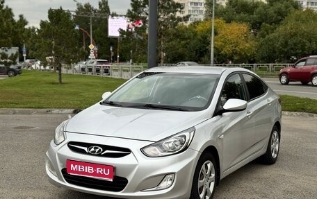 Hyundai Solaris II рестайлинг, 2011 год, 800 000 рублей, 1 фотография