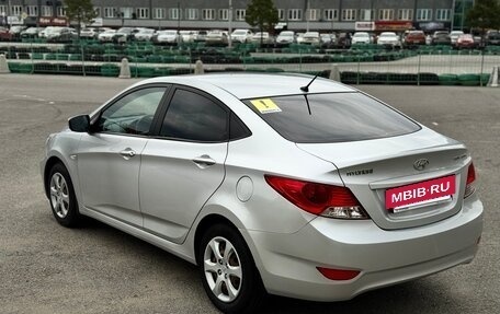 Hyundai Solaris II рестайлинг, 2011 год, 800 000 рублей, 3 фотография