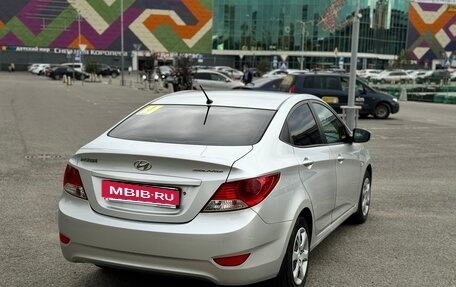 Hyundai Solaris II рестайлинг, 2011 год, 800 000 рублей, 5 фотография