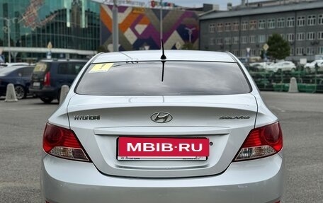 Hyundai Solaris II рестайлинг, 2011 год, 800 000 рублей, 4 фотография