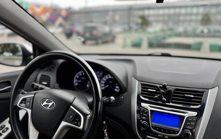 Hyundai Solaris II рестайлинг, 2011 год, 800 000 рублей, 22 фотография
