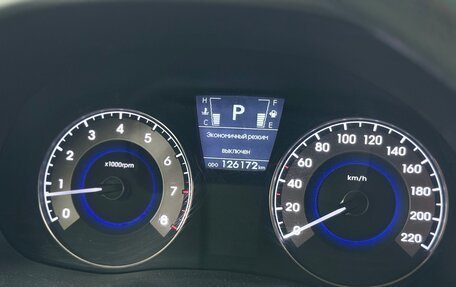 Hyundai Solaris II рестайлинг, 2011 год, 800 000 рублей, 23 фотография