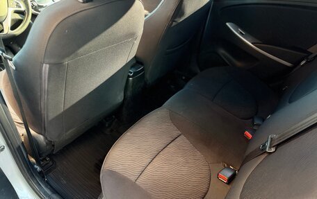 Hyundai Solaris II рестайлинг, 2011 год, 800 000 рублей, 21 фотография