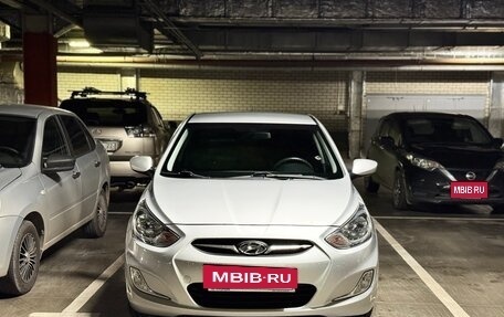 Hyundai Solaris II рестайлинг, 2011 год, 800 000 рублей, 26 фотография