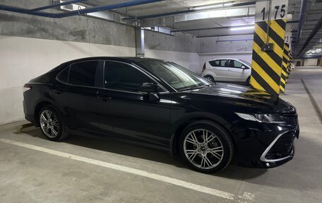 Toyota Camry, 2021 год, 3 500 000 рублей, 2 фотография