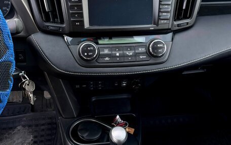 Toyota RAV4, 2016 год, 1 850 000 рублей, 13 фотография