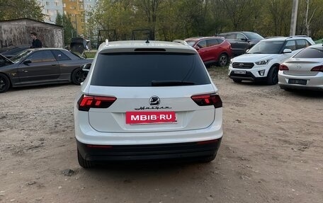 Volkswagen Tiguan II, 2018 год, 1 990 000 рублей, 5 фотография