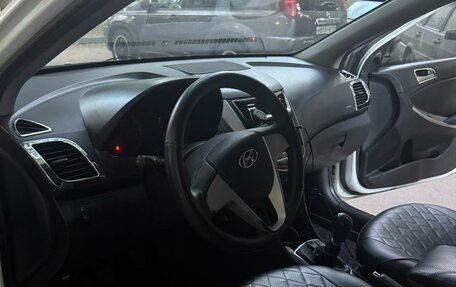 Hyundai Solaris II рестайлинг, 2012 год, 650 000 рублей, 6 фотография