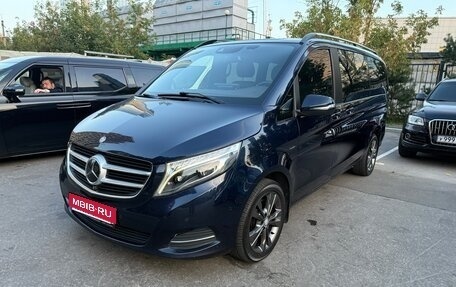 Mercedes-Benz V-Класс, 2016 год, 3 500 000 рублей, 1 фотография