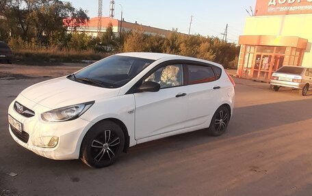 Hyundai Solaris II рестайлинг, 2012 год, 610 000 рублей, 2 фотография