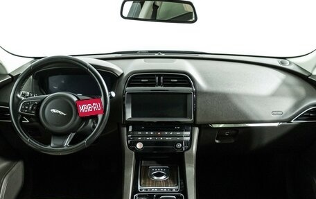 Jaguar F-Pace, 2017 год, 2 899 898 рублей, 13 фотография