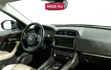 Jaguar F-Pace, 2017 год, 2 899 898 рублей, 9 фотография