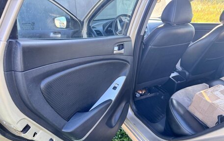 Hyundai Solaris II рестайлинг, 2012 год, 820 000 рублей, 10 фотография