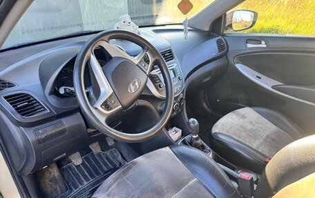 Hyundai Solaris II рестайлинг, 2012 год, 820 000 рублей, 9 фотография