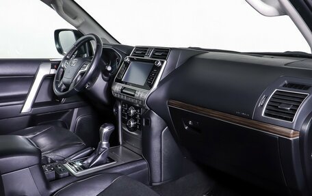 Toyota Land Cruiser Prado 150 рестайлинг 2, 2018 год, 4 490 000 рублей, 11 фотография