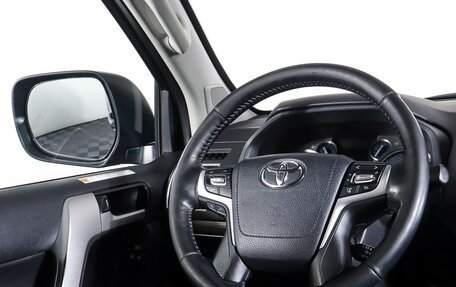 Toyota Land Cruiser Prado 150 рестайлинг 2, 2018 год, 4 490 000 рублей, 16 фотография