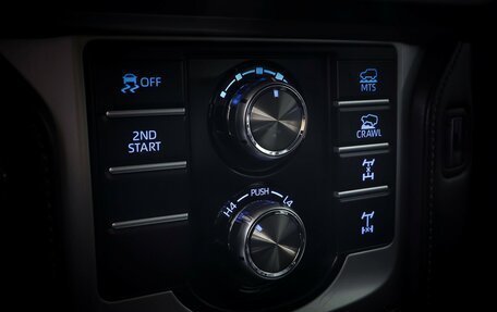 Toyota Land Cruiser Prado 150 рестайлинг 2, 2018 год, 4 490 000 рублей, 20 фотография