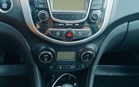Hyundai Solaris II рестайлинг, 2011 год, 850 000 рублей, 8 фотография