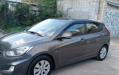 Hyundai Solaris II рестайлинг, 2011 год, 850 000 рублей, 4 фотография