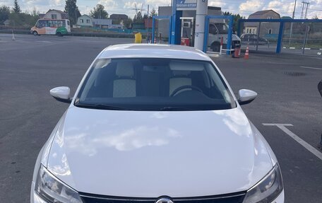 Volkswagen Jetta VI, 2015 год, 1 300 000 рублей, 2 фотография