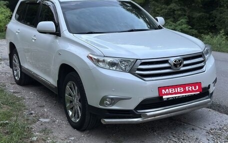 Toyota Highlander III, 2013 год, 2 050 000 рублей, 3 фотография