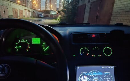 Skoda Fabia II, 2011 год, 420 000 рублей, 10 фотография